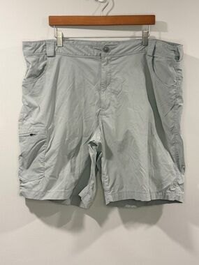 Ascend Men’s Light Gray Utility Cargo Shorts Size 44